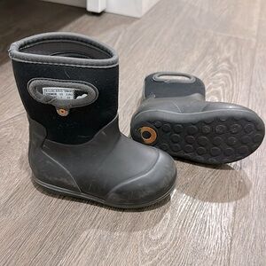 Kids bogs winter boots size 7 toddler black